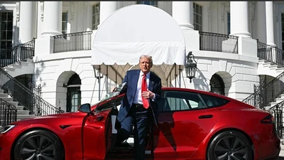 Tổng thống Trump bán rẻ Tesla Model S vì "dỗi" Elon Musk