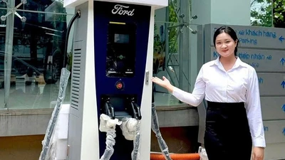 Ford Việt Nam lắp đặt hệ thống trạm sạc ôtô điện tại đại lý