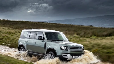 Land Rover Defender 2026 lộ diện với loạt nâng cấp mới