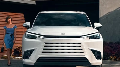 Lexus bất ngờ tăng giá mẫu SUV gia đình ăn khách TX
