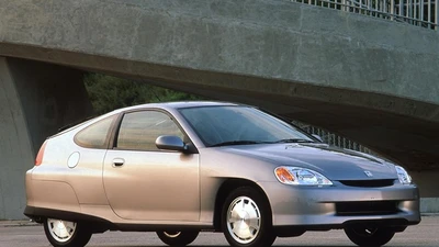 Honda Insight động cơ hybrid 20 năm tuổi, sắp cán mốc 1 triệu dặm