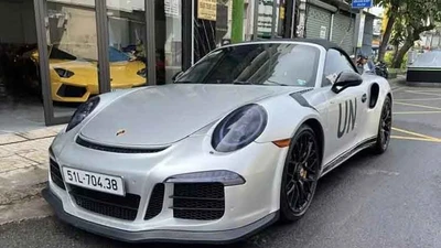 Porsche 911 Turbo S Cabriolet của Đặng Lê Nguyên Vũ tậu 6 năm mới ra biển số