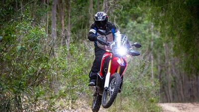 Honda CRF250 Rally 2025 thêm màu mới, khoảng 178 triệu đồng