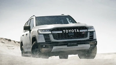 Toyota ra mắt Land Cruiser GR Sport Rally Raid gần 1,7 tỷ đồng