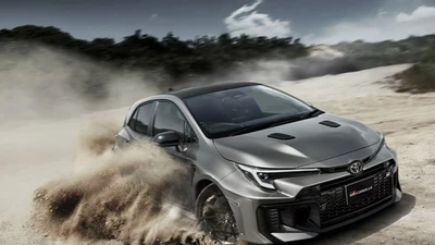 Ra mắt Toyota GR Corolla 2026 nâng cấp, giá từ 38.500 USD