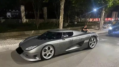 Koenigsegg CCR siêu hiếm ở Trung Quốc bị "tóm" vì nồng độ cồn