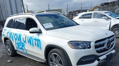 Mercedes-Benz GLS 450 bị "đánh ghen" rao bán đấu giá
