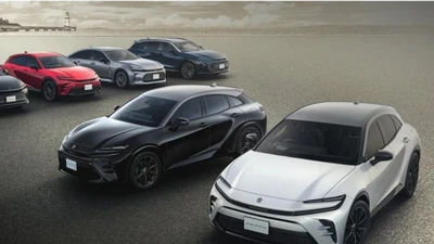 "Soi" Toyota Crown Sport The 70th đặc biệt từ 929 triệu đồng