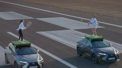 Lexus lập kỷ lục với màn chơi tennis "độc" trên nóc ôtô