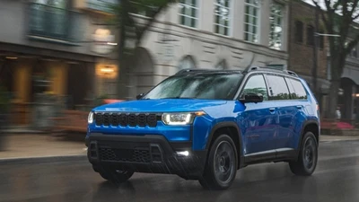 Jeep Cherokee 2026 thêm bản hybrid, có gì "đấu" Hyundai SantaFe?