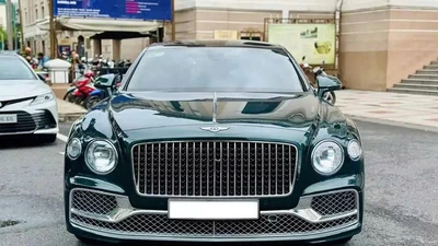 Bentley Flying Spur V8 "màu độc" rao bán hơn 13 tỷ ở TP.HCM