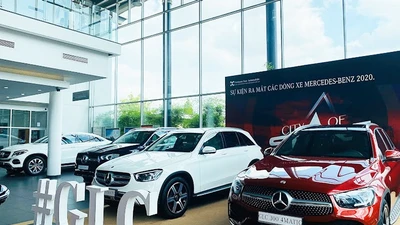Sức mua giảm, nhiều ôtô hạng sang giảm cả trăm triệu đồng