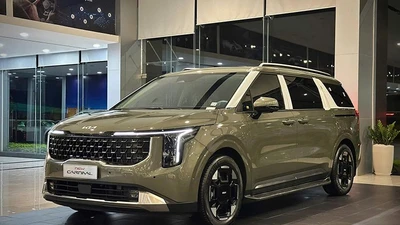 Kia Carnival được giảm giá tới hơn 100 triệu đồng tại đại lý