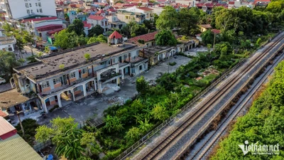 Cận cảnh ga Ninh Bình cũ hoang tàn dù nằm ngay khu 'đất vàng' 