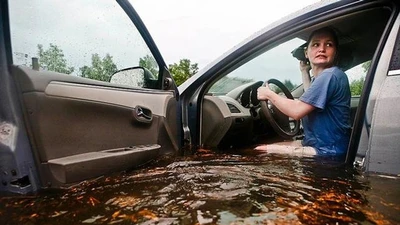 Cách "sơ cứu" nội thất ôtô khi ngập nước mà chủ xe nào cũng cần biết