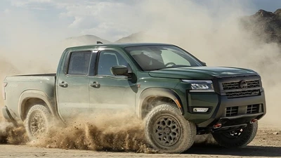 Nissan Frontier PRO-4X R 2026 có bản nâng cấp, "đấu" Ford Ranger Raptor