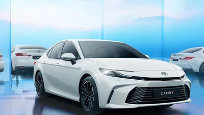 Toyota Camry 2026 thêm bản hybrid giá rẻ, chỉ từ 601 triệu đồng