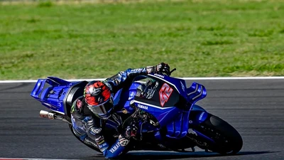 Siêu môtô Yamaha YZR-M1 trang bị động cơ V4 hoàn toàn mới
