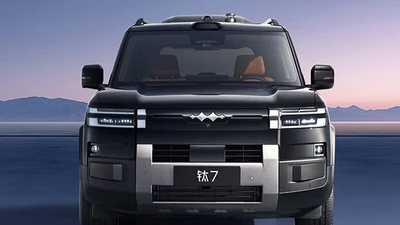 Fang Cheng Bao Tai 7 - nội thất 7 màn hình, nổ lốp vẫn chạy 80 km/h