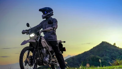 Kawasaki KLX230 DF phong cách "tàng hình" ra mắt, từ 52,5 triệu đồng