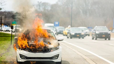 Những vật có thể là "bom nổ chậm" trong ôtô mùa nắng nóng?