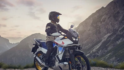 Honda XL750 Transalp 2025 - xe môtô đa dụng cho "phượt thủ"