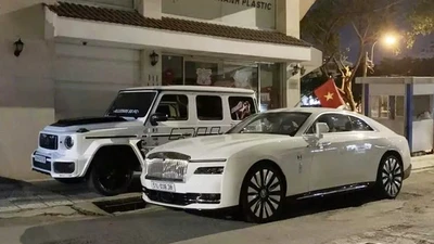 Rolls-Royce Spectre và Mercedes-AMG G63 bạc tỷ của bố con Minh Nhựa