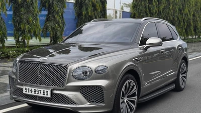 Bentley Bentayga V8 chạy 5 năm lăn bánh chỉ 262km ở TP.HCM