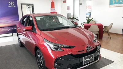 Toyota Vios giảm đến 54 triệu, sẵn sàng "đua" doanh số tháng Ngâu