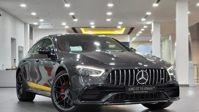 Xe sang Mercedes-Benz tồn kho từ 2022 “vừa bán vừa cho”