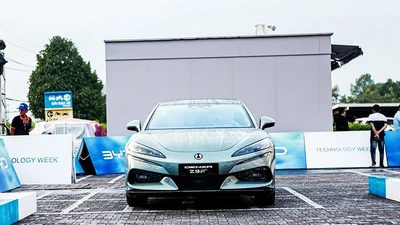 Siêu xe điện BYD Denza Z9GT bất ngờ chạy thử tại Việt Nam