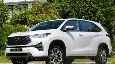 Toyota Innova Cross bán chạy nhất phân khúc hybrid tháng 4