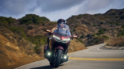 "Vua đường trường" Honda Gold Wing 2025 chốt giá từ 1,231 tỷ