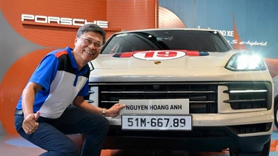 Không chỉ có ngoại hình nổi bật, chiếc Cayenne mới còn sở hữu biển số sảnh tiến 51M-667.89. Theo dữ liệu từ trang đấu giá biển số trực tuyến vpa.com.vn, biển số này đã được chốt thành công ở mức 550 triệu đồng.