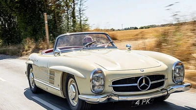Mercedes-Benz 300 SL Roadster hơn 62 năm tuổi có giá hơn 200 tỷ đồng