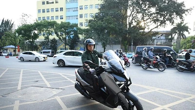 Yamaha XMAX 300 cho hành trình dài hơn khi thành phố mở rộng