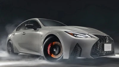 Ra mắt Lexus IS 500 Climax Edition 2025, từ 1,69 tỷ đồng