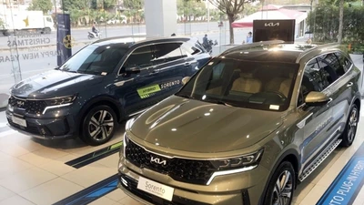 Kia Sorento giảm giá mạnh chỉ còn 879 triệu đồng tại đại lý