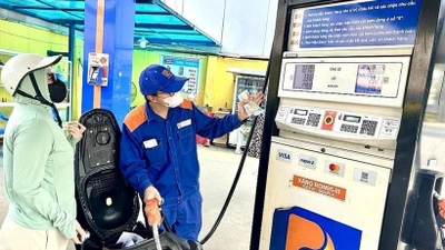 Giá xăng đồng loạt giảm từ 0 giờ ngày 1/7