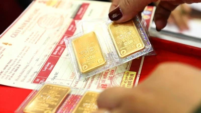 Giá vàng hôm nay 23/6: Trượt dốc?