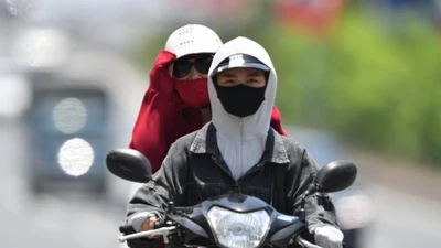 Miền Bắc bước vào đợt nắng nóng đỉnh điểm đến 39 độ 