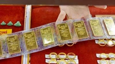 Giá vàng hôm nay 31/7: Rơi tự do?