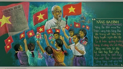 Thầy giáo vẽ tranh Chủ tịch Hồ Chí Minh trên bảng phấn
