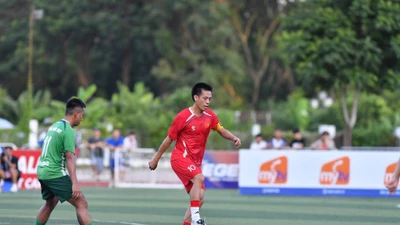 Tuyển 7 người Việt Nam gây ấn tượng trước các ngôi sao bóng đá Việt