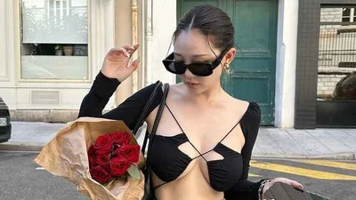 Hot mom Hàn Quốc gây tranh cãi vì cách ăn mặc "hở bạo"