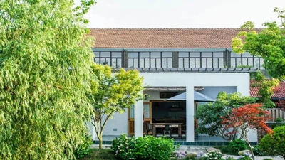 Bỏ phố về quê, vợ chồng trẻ biến khu đất toàn rác thành nhà