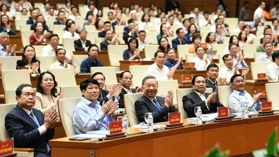 Bộ Chính trị yêu cầu xử lý sai phạm trong công tác cán bộ 