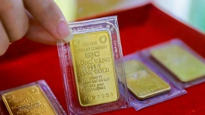 Giá vàng hôm nay 09/7: Rơi thẳng đứng?