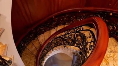 Toàn cảnh siêu biệt thự gỗ quý hiếm của đại gia đất mỏ 