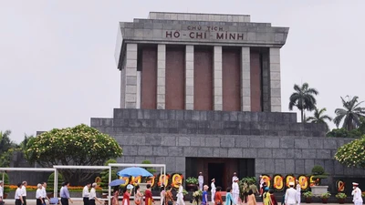 Tháng 5 nhớ Bác